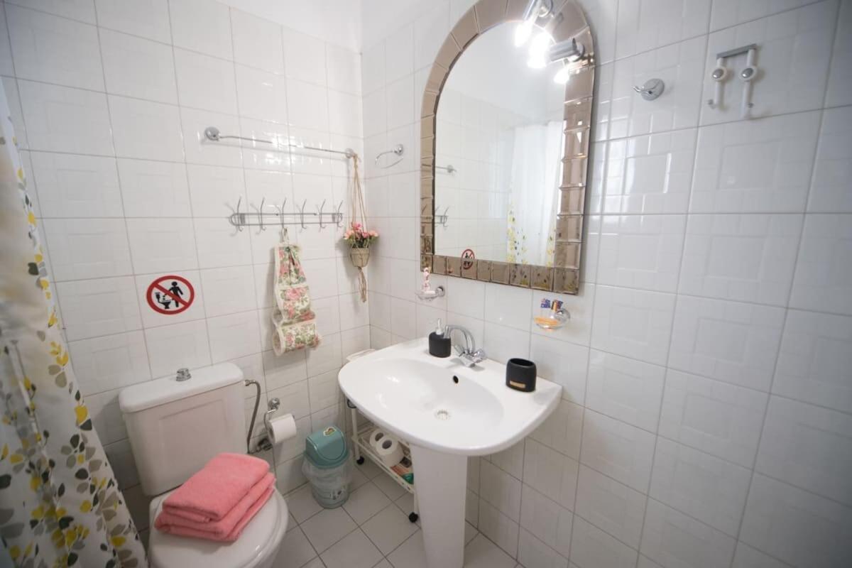 カラマタ Cozy Flat On The Main Square, 10Min To The Seaヴィラ エクステリア 写真